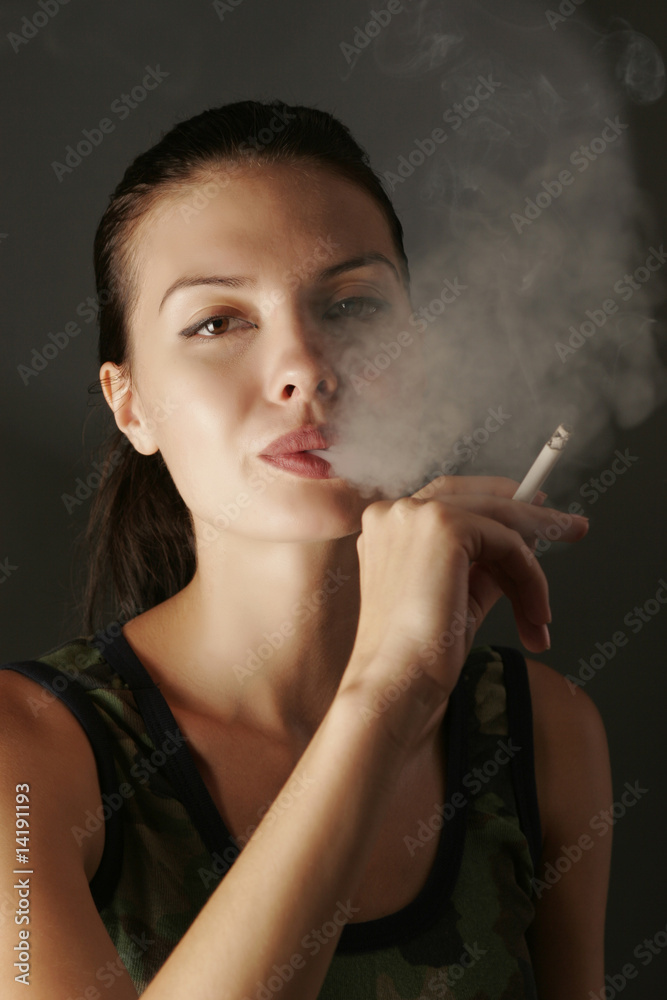 Obraz premium Sexy girl in camouflage with cigarette