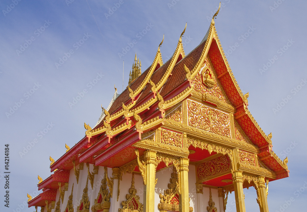 Naklejka premium Traditional Thai style Buddhist church roof