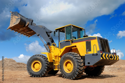 five-ton wheel loader buldozer © Kadmy