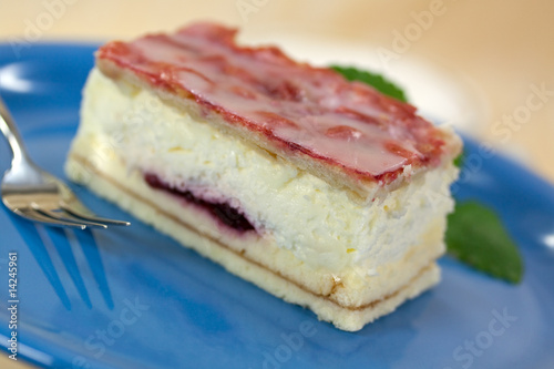 Käse-Sahne Schnitte mit Erdbeeren Glasur