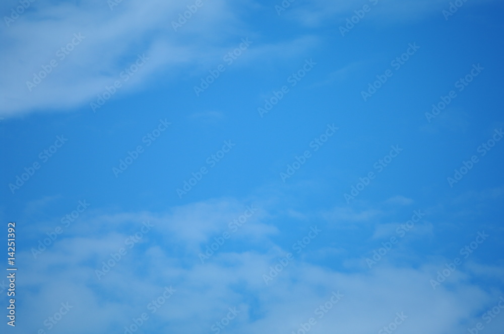 Fototapeta premium Błękitne niebo wiosną