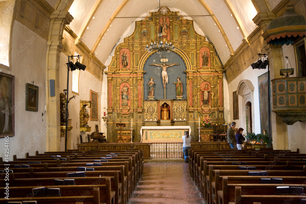 Carmel Mission von 1770, Balilika mit vergoldetem Altar Carmel Mission von 1770, Balilika mit vergoldetem Altar