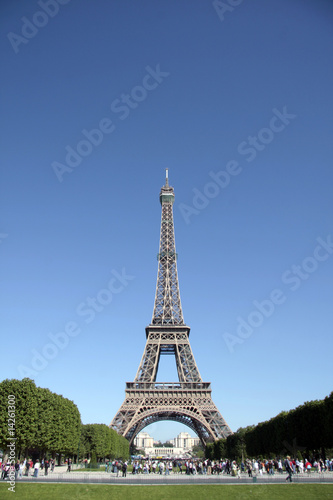 Fototapeta Naklejka Na Ścianę i Meble -  Champ de Mars et Tour Eiffel, Paris
