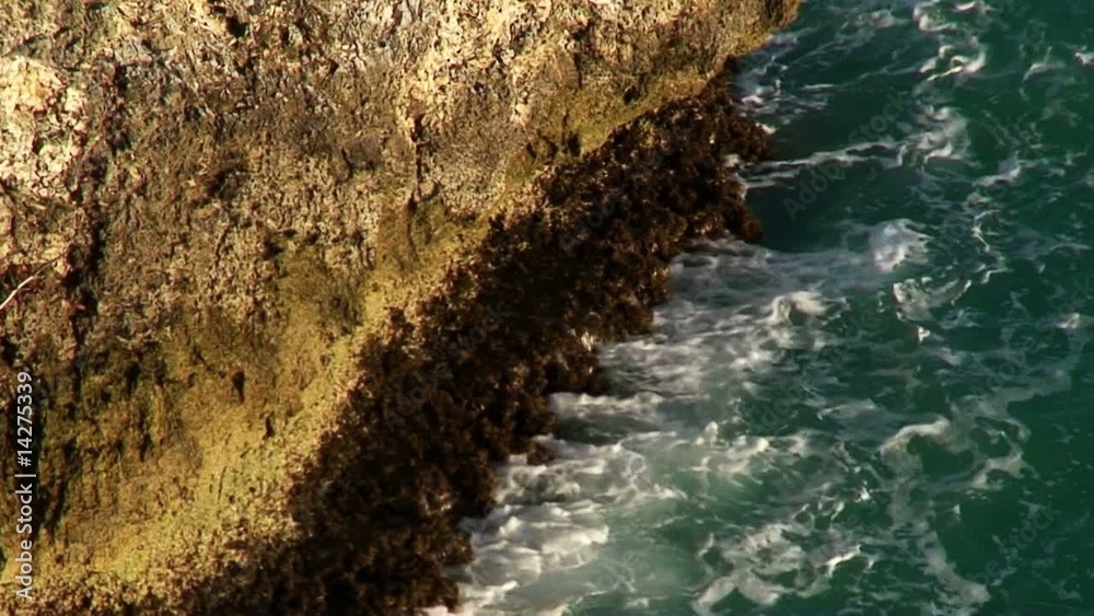 Ressac sur la falaise