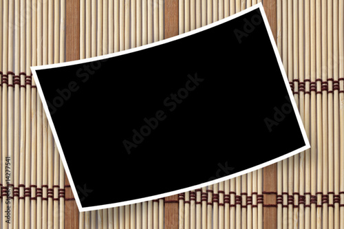 photo courbe sur set de table en bambou photo
