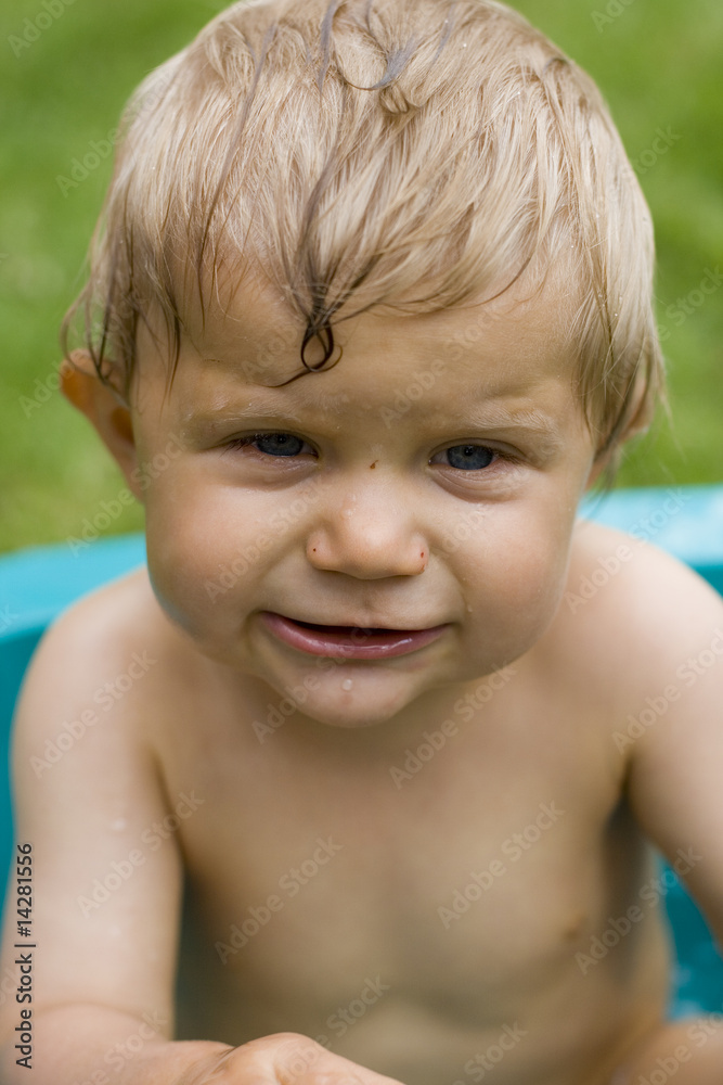 Kind baden plantschen Kind baden plantschen