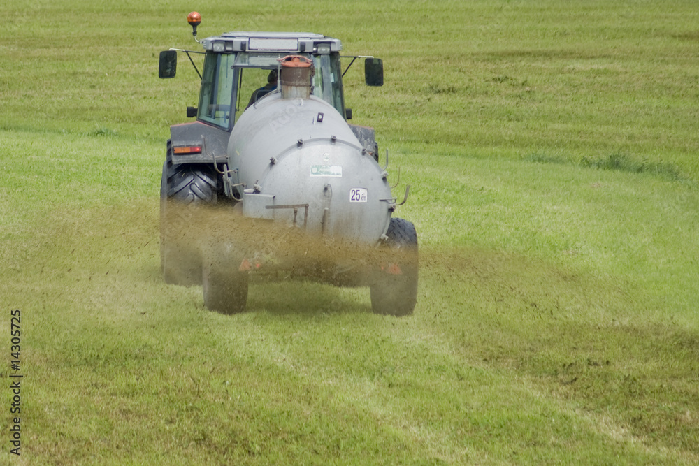 Obraz premium Gülle ausbringen