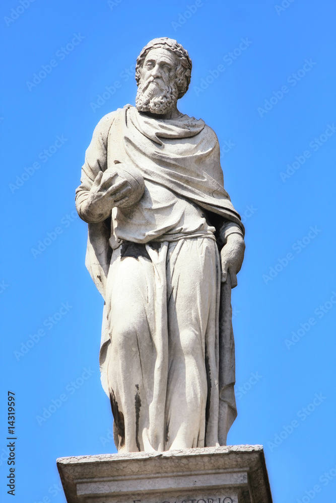 statue of Fracastoro in piazza Signoria, Verona