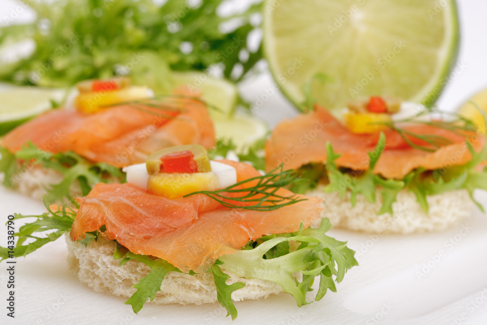 Lachscanapes mit Limette Lachscanapes mit Limette