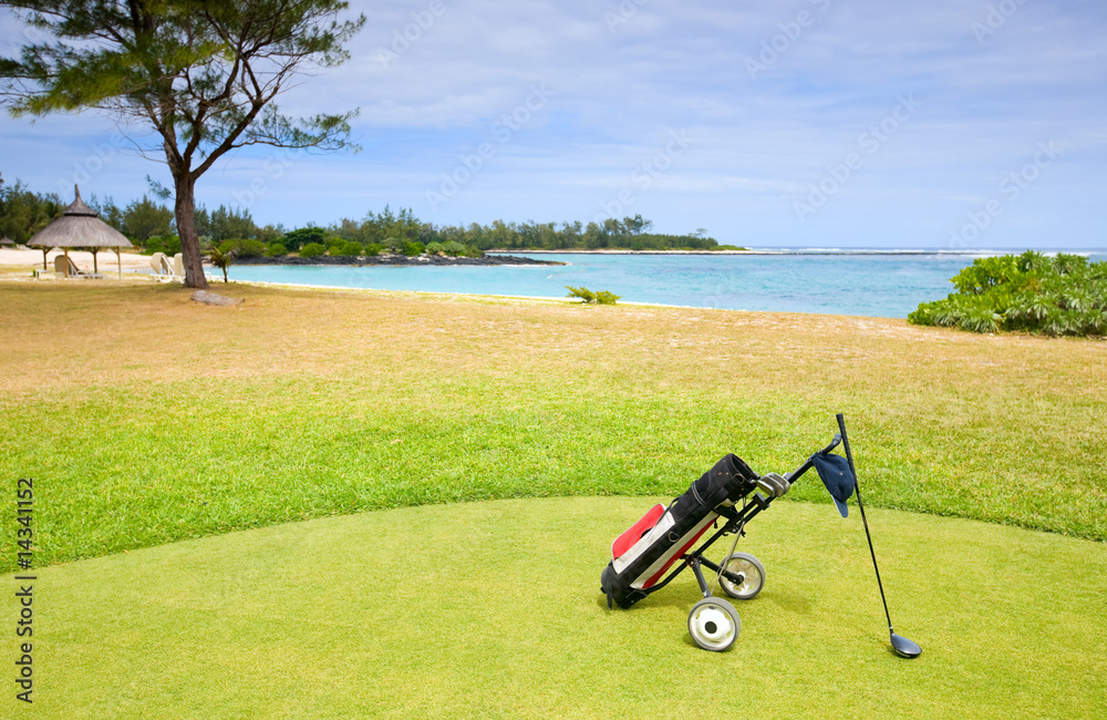 Fototapeta premium Coastal Golf Course