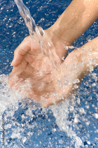 whater flow in hands
