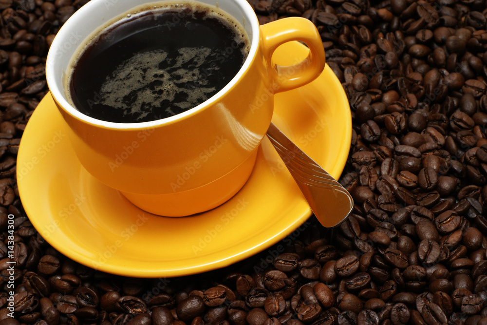 tasse kaffee mit frischen bohnen tasse kaffee mit frischen bohnen