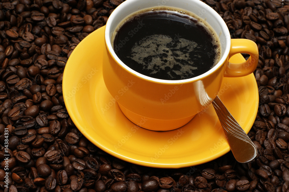 tasse kaffee mit frischen bohnen tasse kaffee mit frischen bohnen