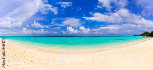 Fototapeta Naklejka Na Ścianę i Meble -  Panorama of tropical beach