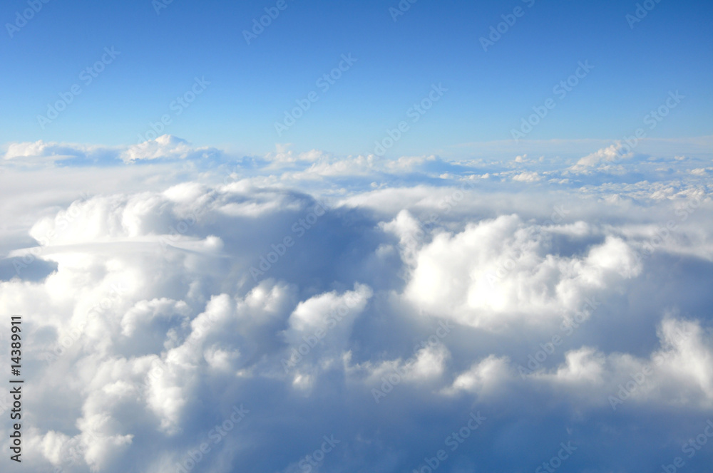 En vol au dessus des nuages