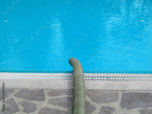 Feeding water into a swimmingpool