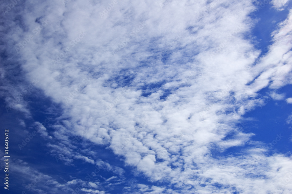 Obraz premium White clouds on blue sky