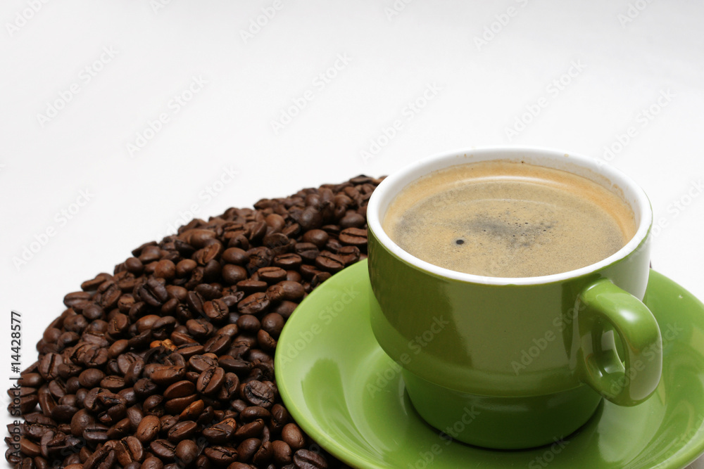 tasse kaffee mit frischen bohnen tasse kaffee mit frischen bohnen