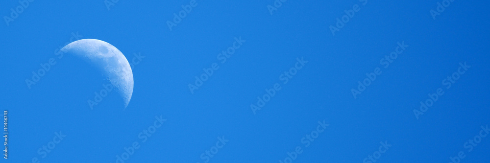 Fototapeta premium panorama lune de jour