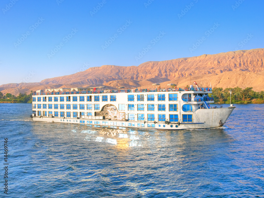 Naklejka premium Images from Nile: Touristic cruise