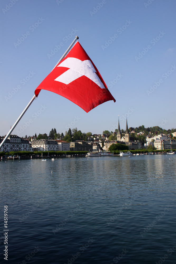 Luzern mit Schweizer Fahne