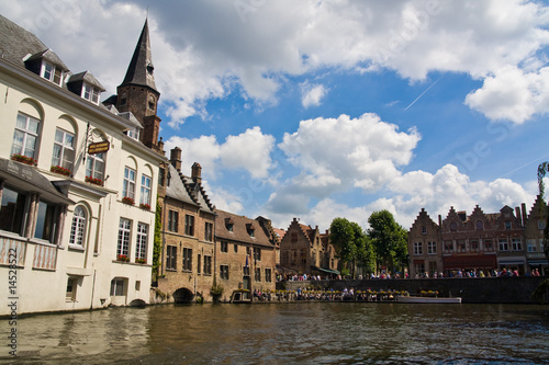 Kanal in Bruegge, Belgien photo