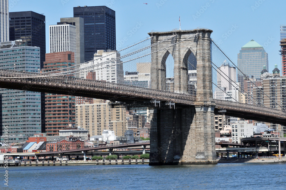 Obraz premium Brooklyn bridge and skyscraper.
