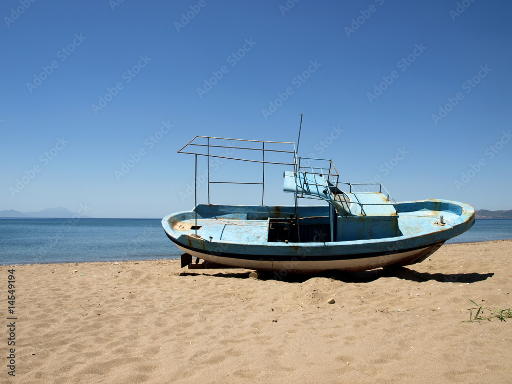 bateau échoué sur la plage