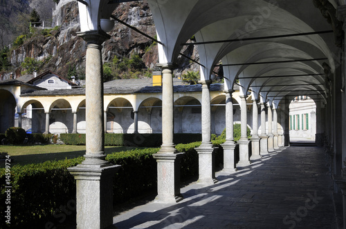 Chiavenna: chiostro della Collegiata di San Lorenzo