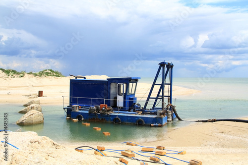 Tableau sur toile dredger deepening the bottom in the Strait