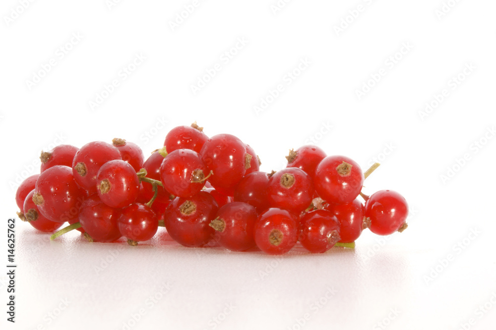 ein paar frische, rote Johannisbeeren ein paar frische, rote Johannisbeeren