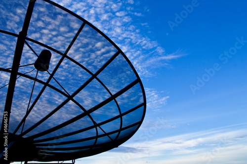 Billede på lærred Satellite dish with blue sky