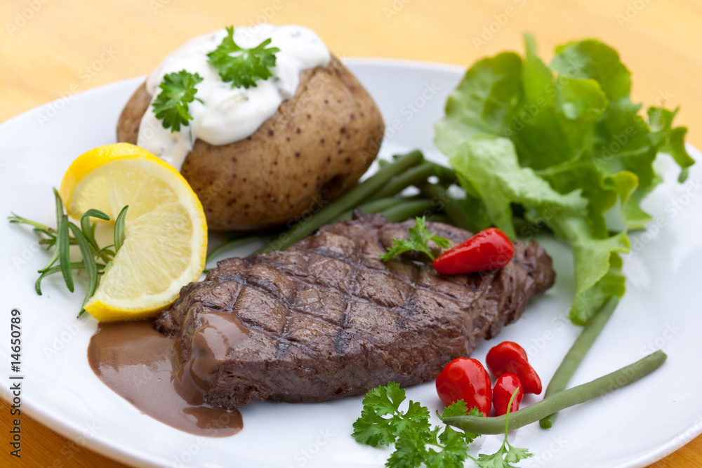 Rumpsteak(Roastbeef) - gegrillt,mit Soße Rumpsteak(Roastbeef) - gegrillt,mit Soße