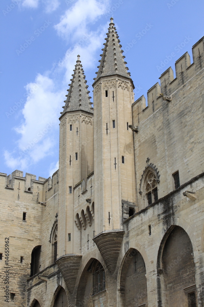 Façade du Palais des Papes à Avignon (France)
