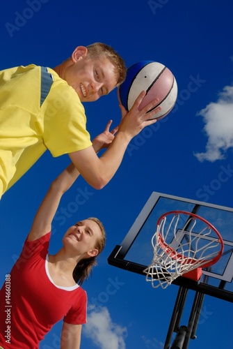 Siblings playing basketball © Yarek Gora