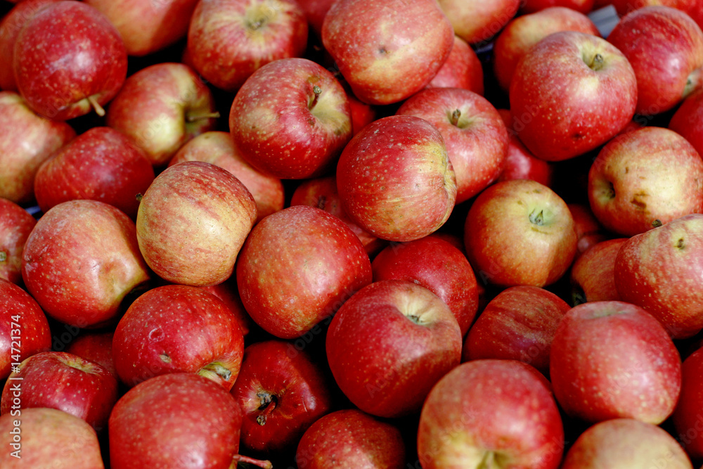 red apples
