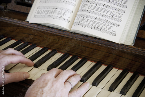 Εκτύπωση καμβά Old Hymns