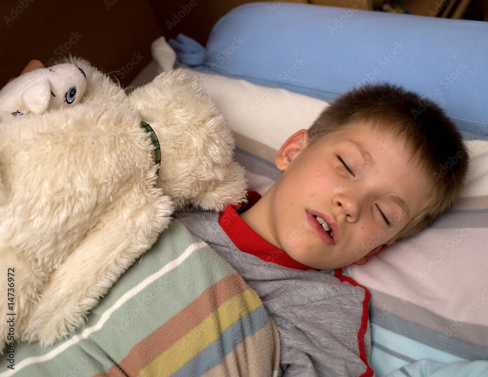Mit dem Teddy schlafen Mit dem Teddy schlafen