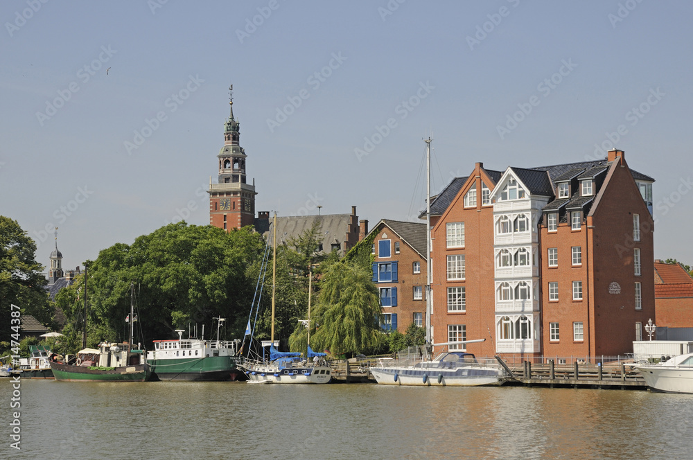 Fototapeta premium Boote auf der Ems in Leer
