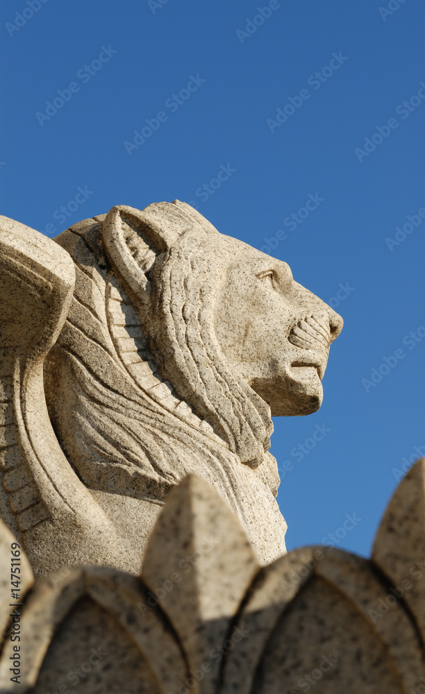 lion en pierre