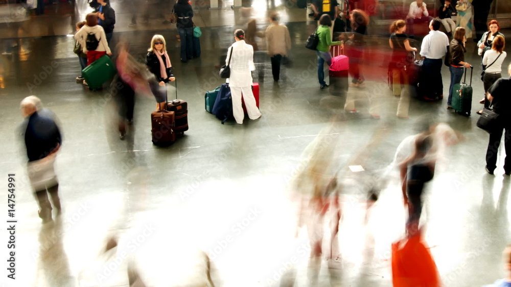 crowds of people in rome train station