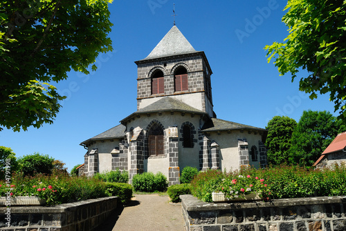 L'église romane de Saint-Ours-les-Roches