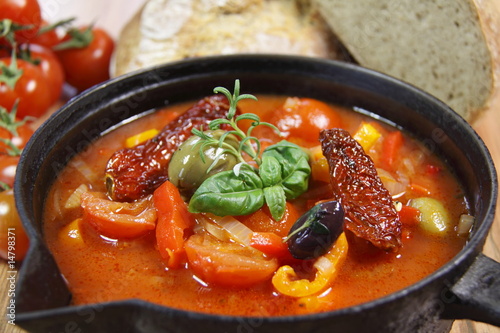 Tomatensuppe in der Stielkasserole