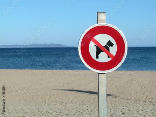 No dog sign on the beach