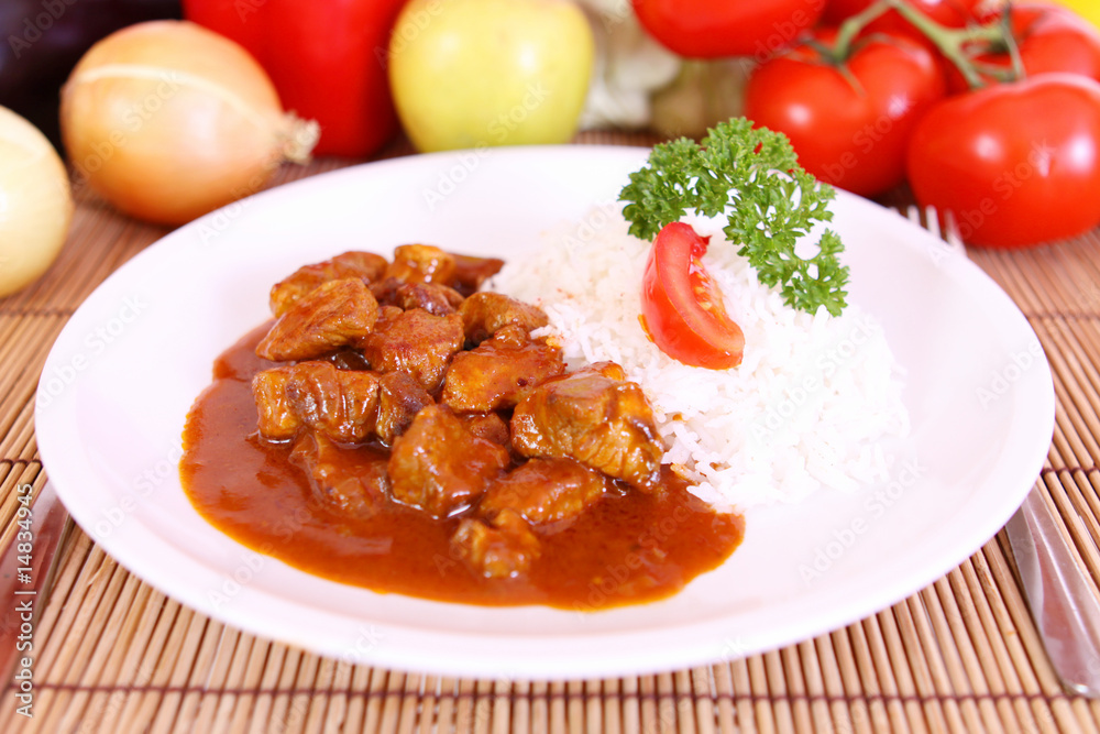 Gulasch mit reis Gulasch mit reis