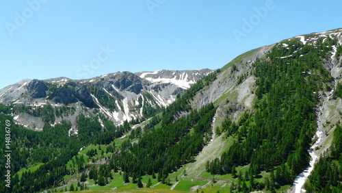 col de vars et sommets enneigés au printemps 140609004 photo