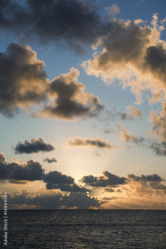 Fototapeta premium Cloud-filled Sky at Twilight over South Pacific Ocean