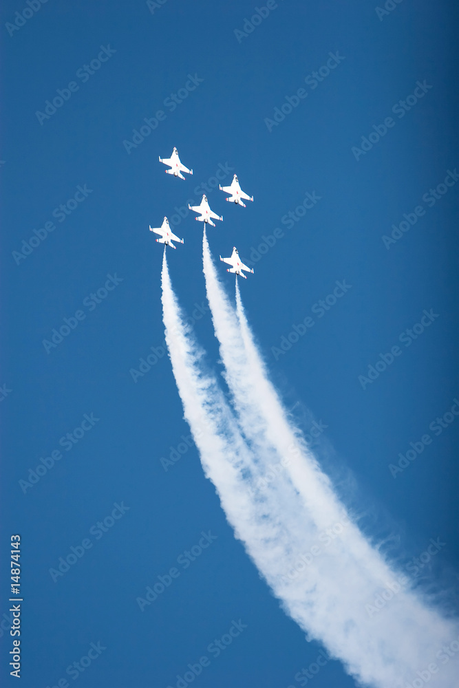F16 thunderbird planes at airshow - obrazy, fototapety, plakaty 