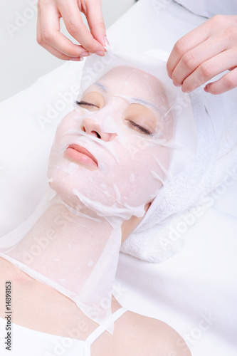 moisturizing cosmetic mask