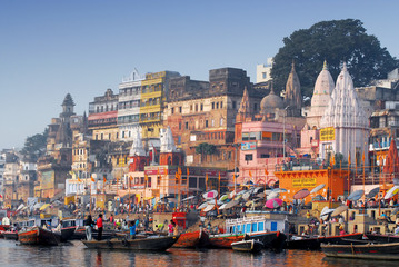 Gordijnen Azië Hoofdghat van Varanasi in India  © dzain